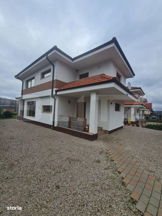 Casa individuala, 4 camere incalzire in pardoseala, 450 mp de teren, L
