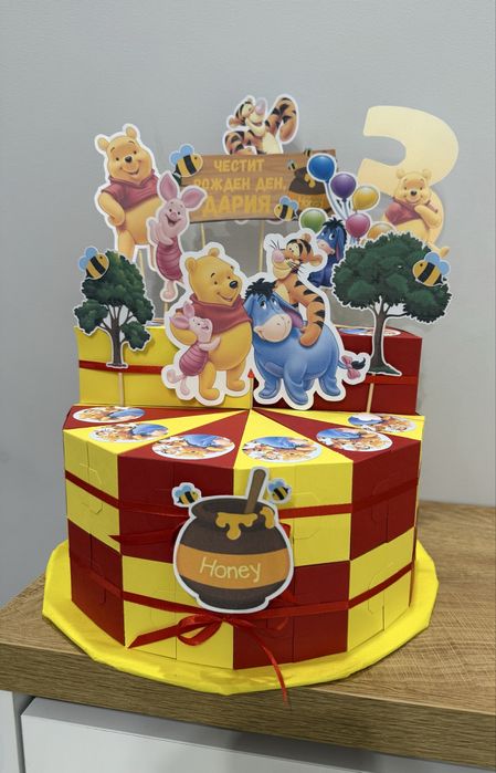 Картонена торта с любим анимационен герой