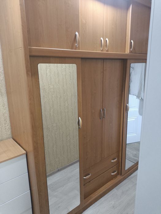 Продам шифанер с зеркалами