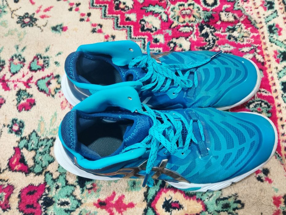 Кроссовки волкйбольные