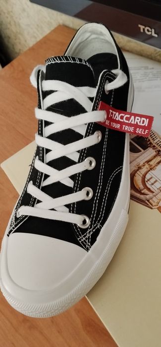 Продаю кеды Taccardi