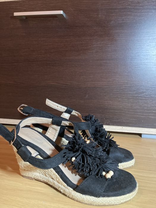 Sandale cu platforma