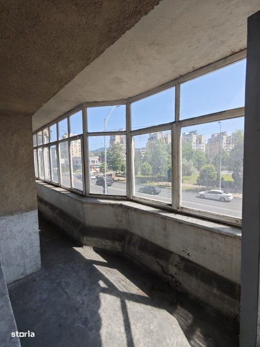 Apartament de vanzare, cu 3 camere spatios, etaj 1, zona Parcul Mara