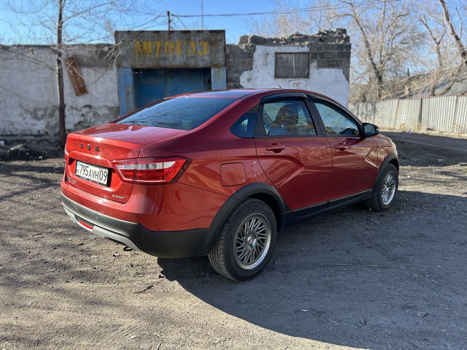 Продам Весту кросс