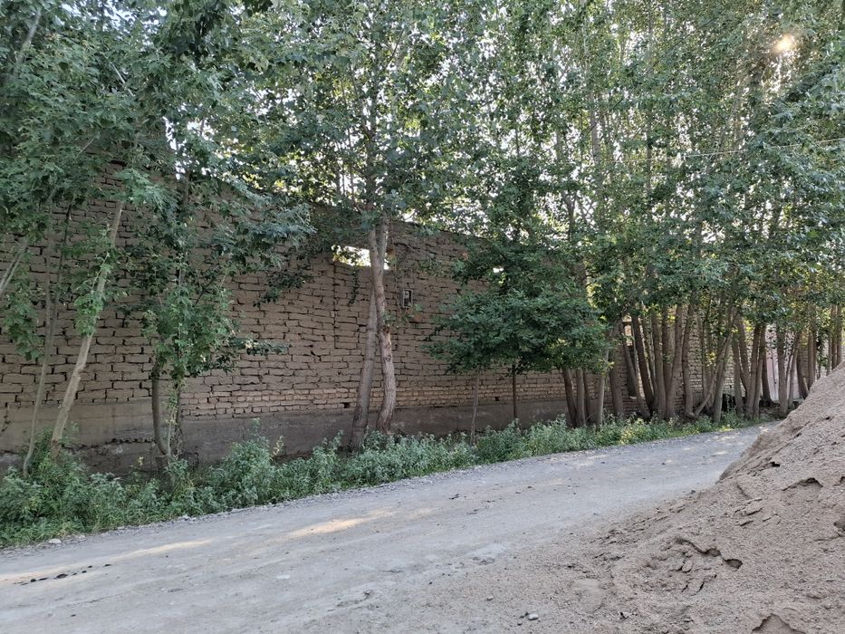 Uchastka sotiladi srochna