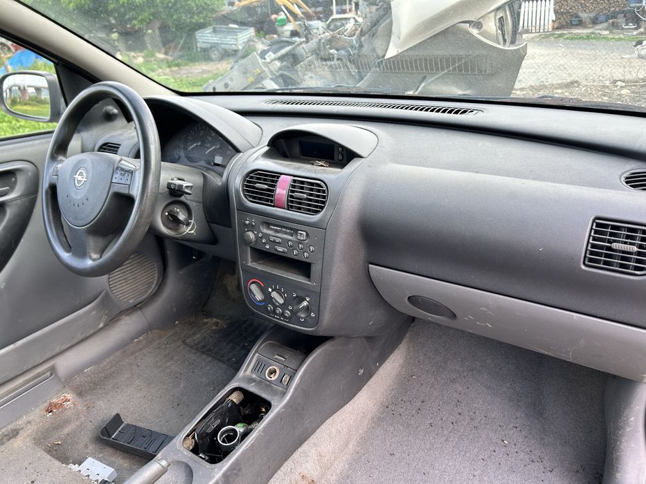 Vand Opel Corsa intreaga sau la dezmembrari motor Z10XE