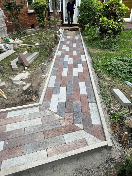 * Construcții & Renovări Complete