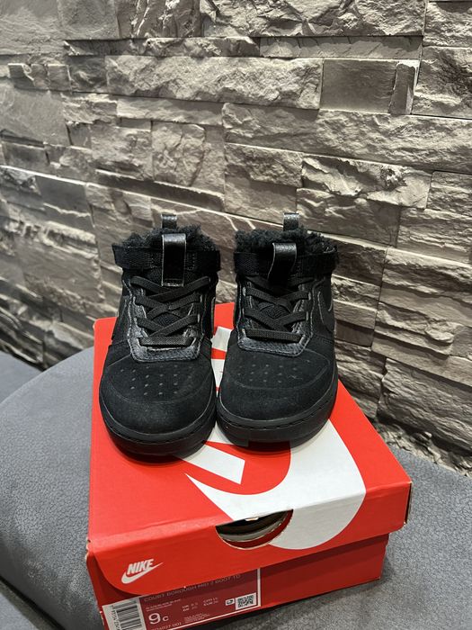 Nike - Спортни обувки Court Borough с велур, Черен