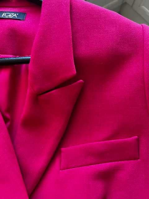 Цикламена рокля тип сако