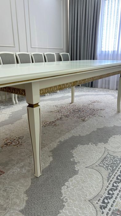 Стол отырғышымен сатылады.