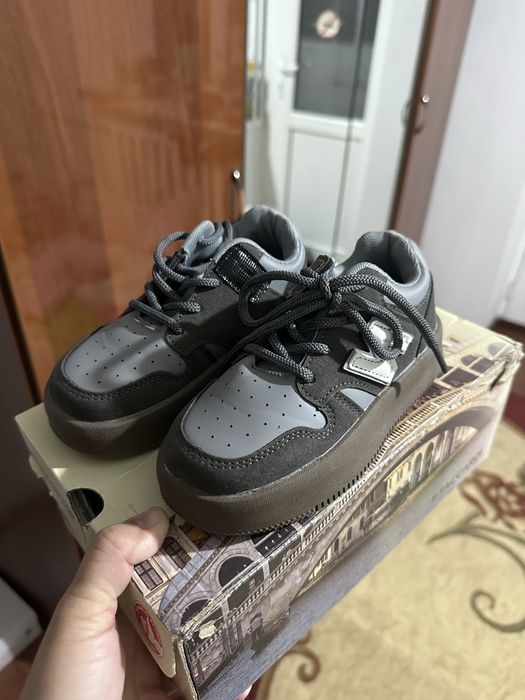 Продам срочно коляску и обувь