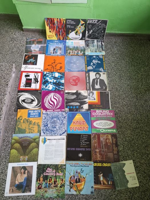 Продавам най-различни видове грамофонни плочи