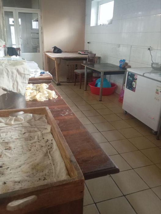 КАФЕ  Арендага берилади.Нархи жуда Арзон. ШОШИЛИНГ