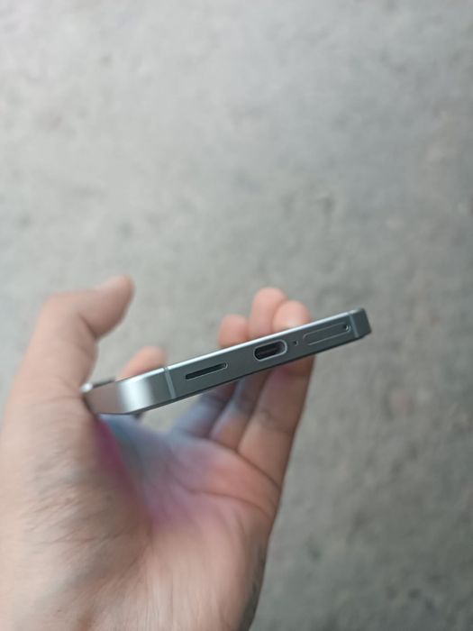 продам Samsung s25 в идеальном состоянии