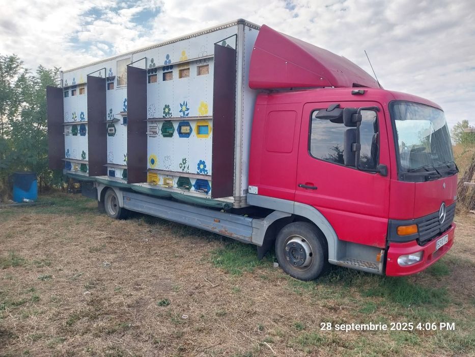 Camion apicol Mercedes