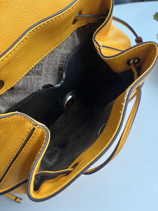 Жълта раничка Love Mouschino