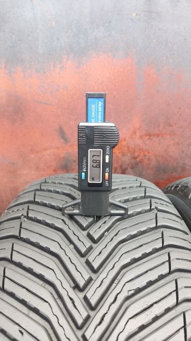 2броя всесезонни гуми 215/60/17 Michelin Cross Climate 2
dot3123