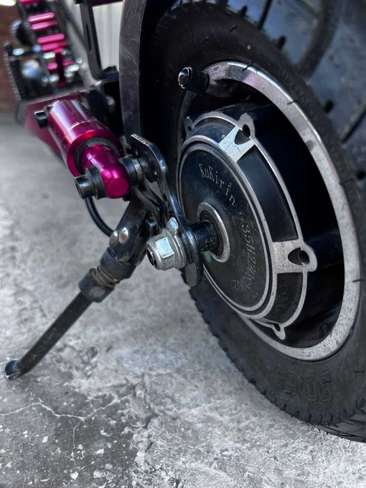 Vând trotinetă electrică KuKirin M4, în stare bună de funcționare.