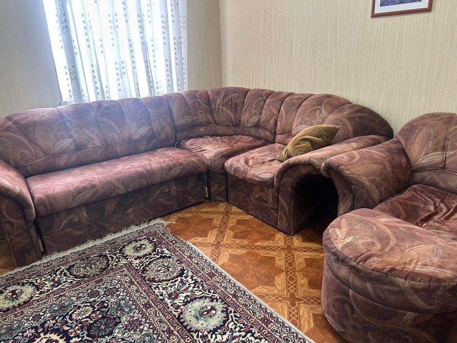 Диван угловой и кресло