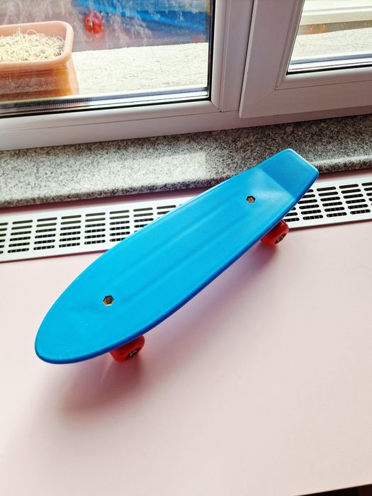 Skateboard albastru