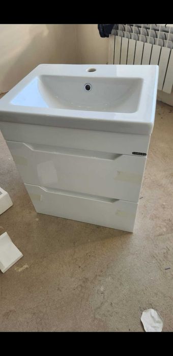 Раковина с тумбой в ванную