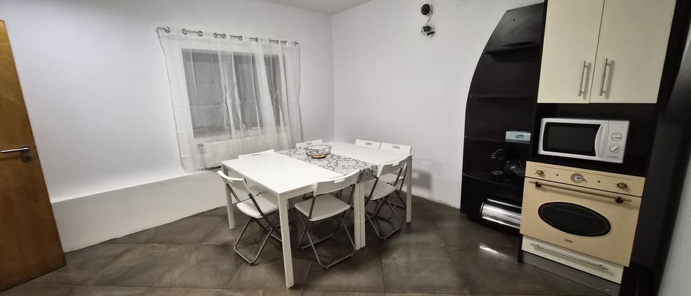 Camera de inchiriat cu balcon