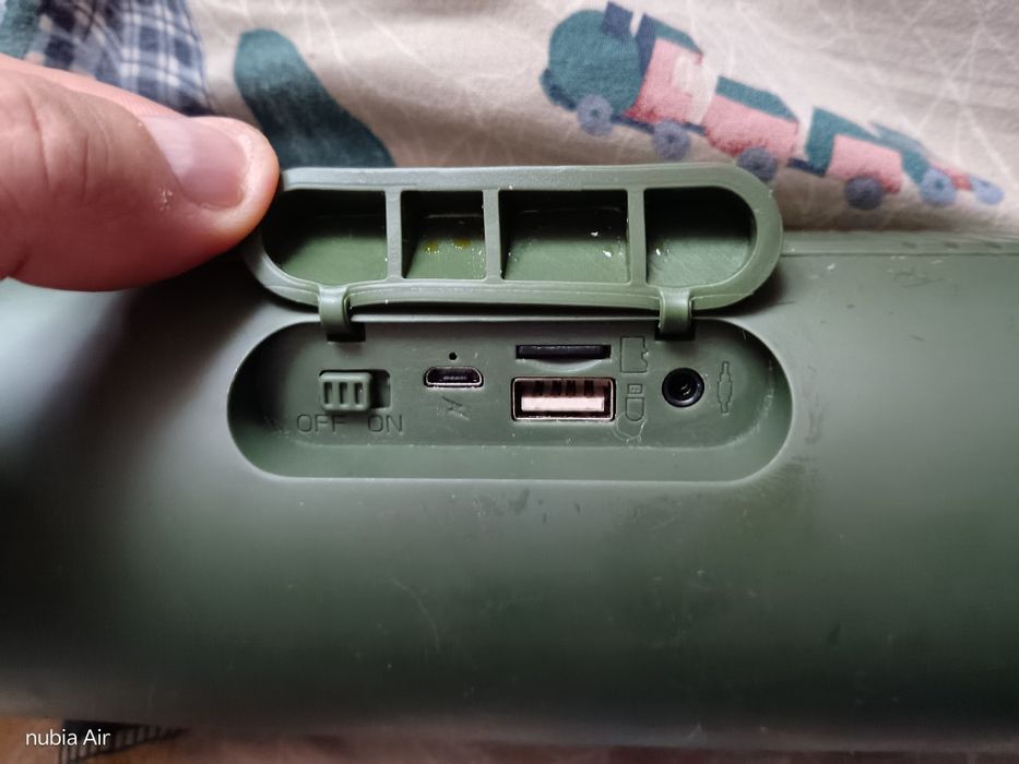 Boxă portabilă cu acumulator,Bluetooth,card,stik,radio, perfect functi