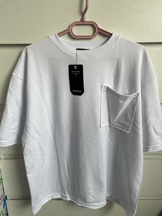 Чисто нов спортен комплект в бяла