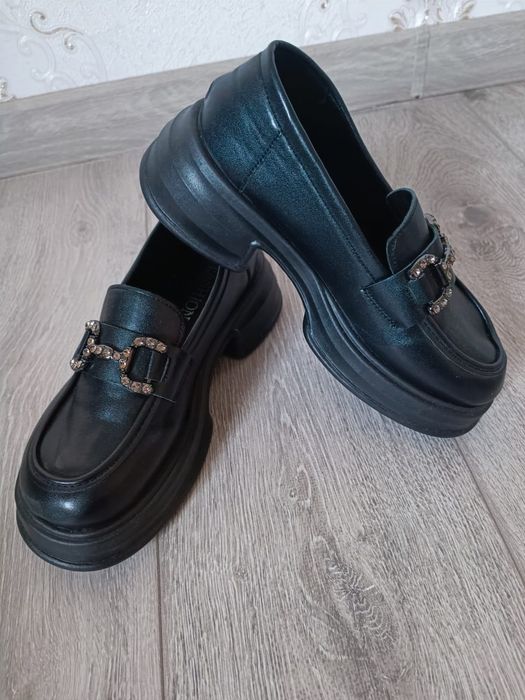 Лоферы новые женские