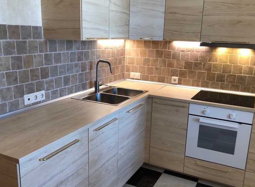 Дава се под наем Едностаен апартамент в Пловдив, Старият град - 40 кв.м за 239.7 € - Снимка #1