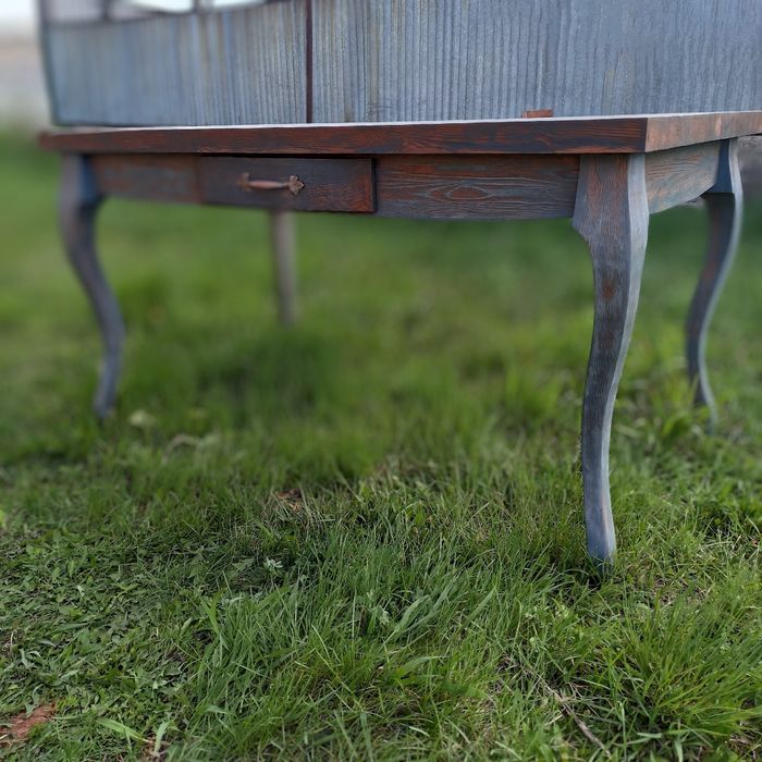 Стол новый продаю