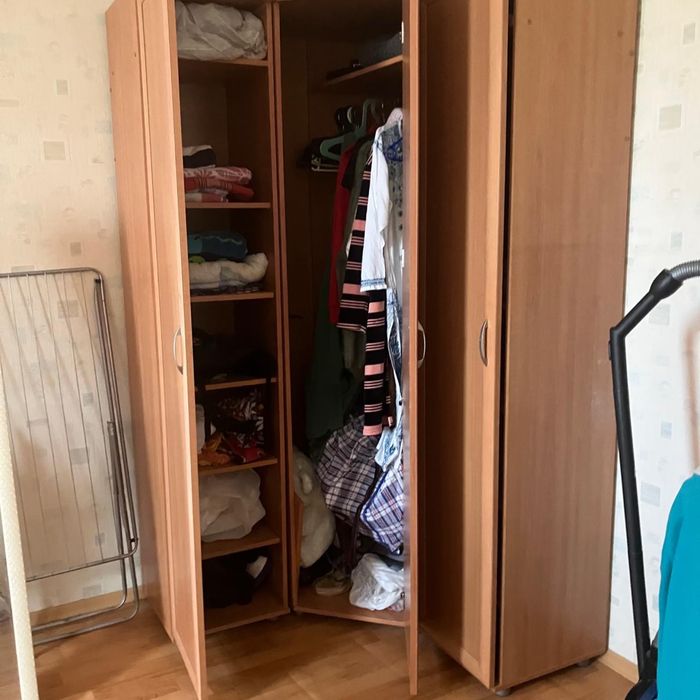 Продам шкаф угловой