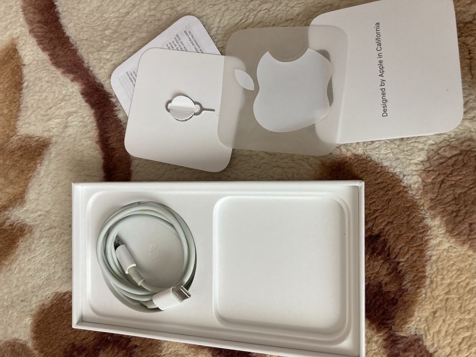 Продам iPhone 13.