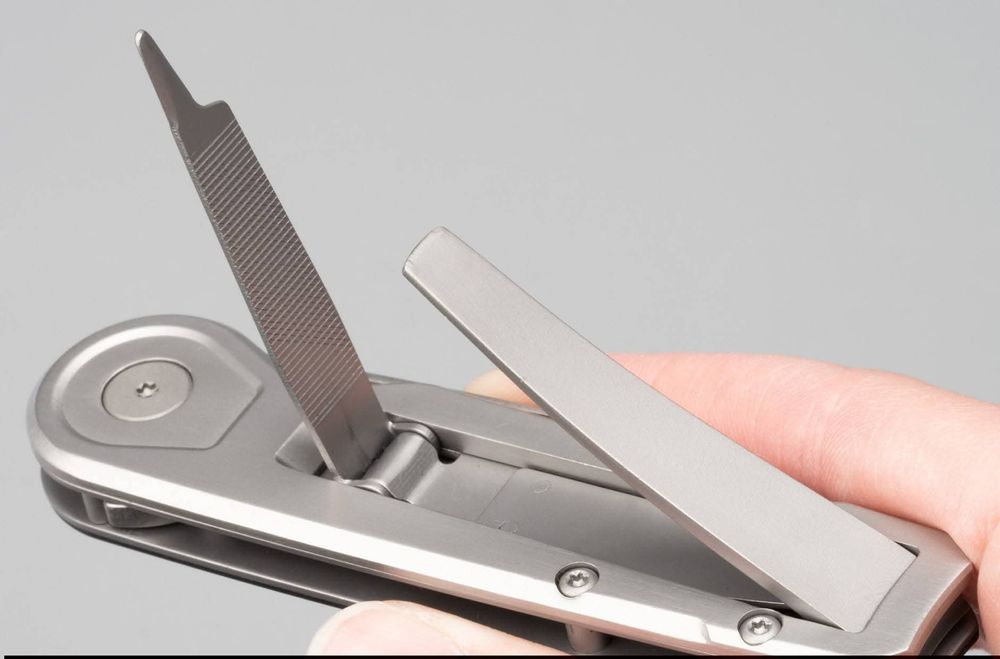 Briceag cu unghiera Kershaw