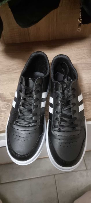 Черни маратонки нови