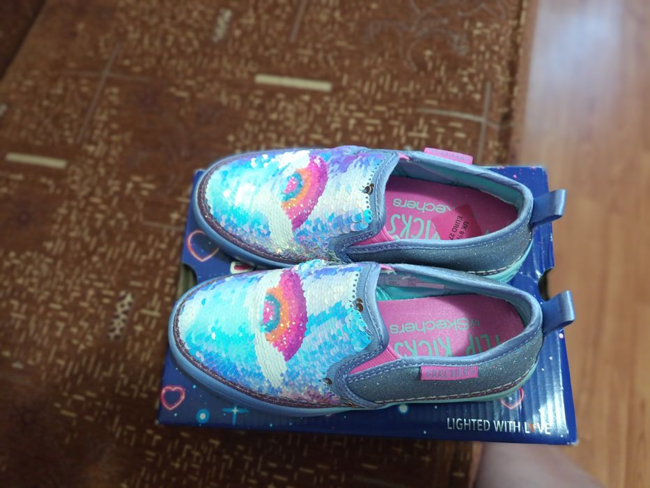 Adidasi fetite și băieți noi