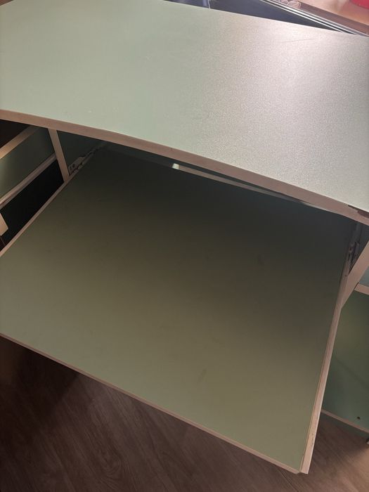 Детско дървено бюро