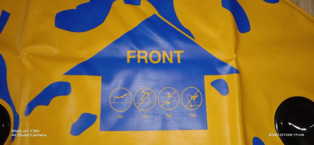 Надувной круг для воды.