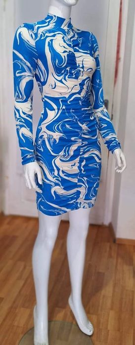 Vând haine noi cu eticheta