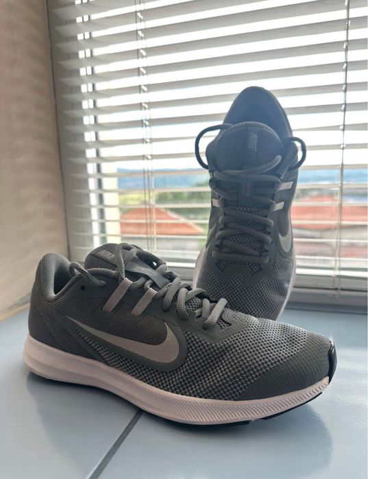 NIKE Downshifter 9 (GS), Сив