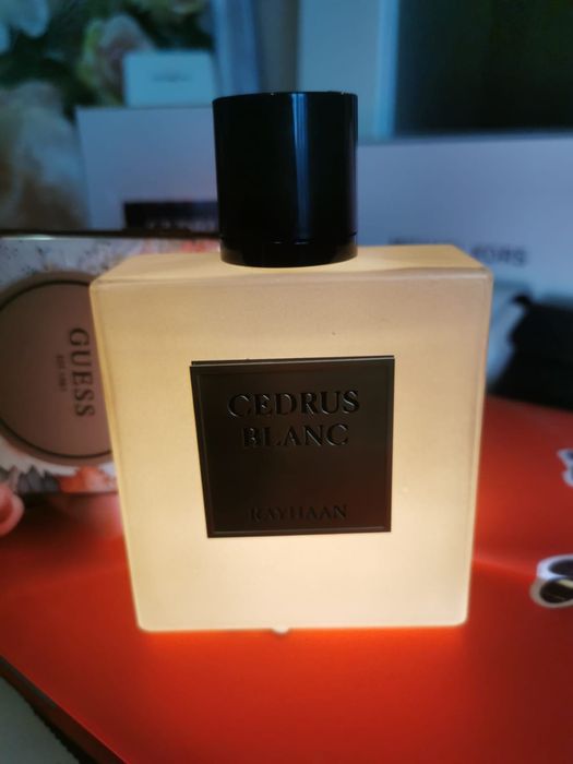 Rayhaan cedrus blanc