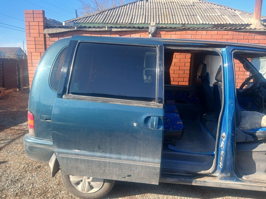 Нисан серена С 23