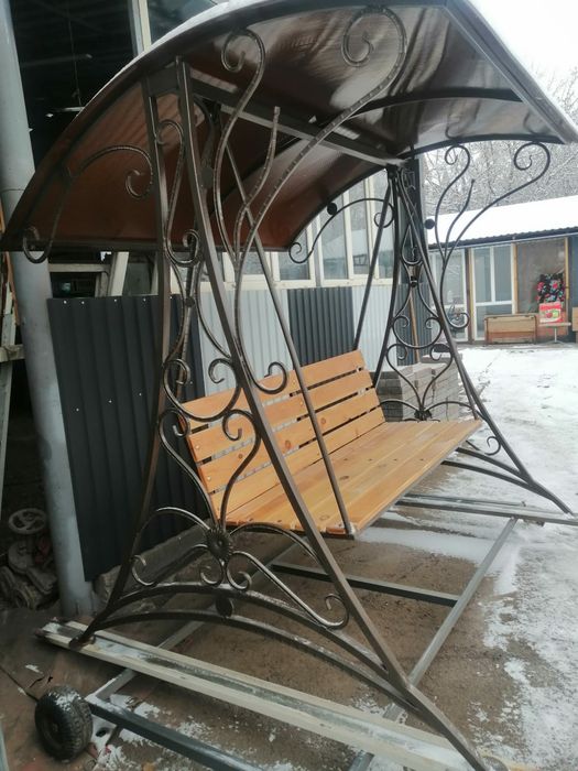 Кованная качеля для сада