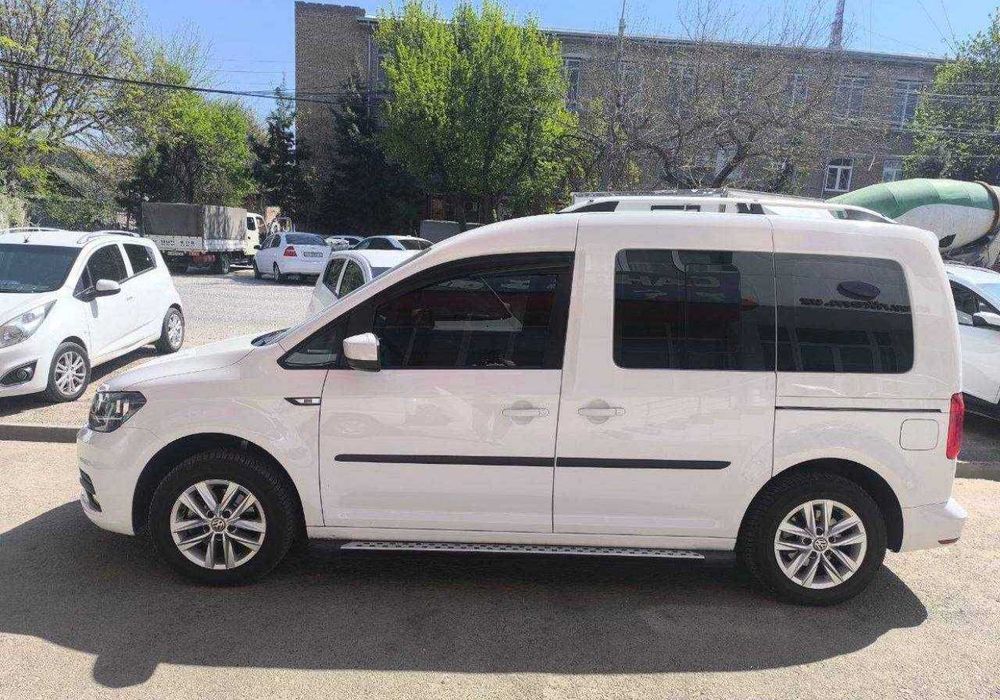 Walksvagen Caddy cargo variantga