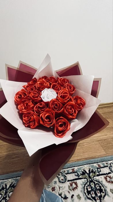 Роза из атласных лент
