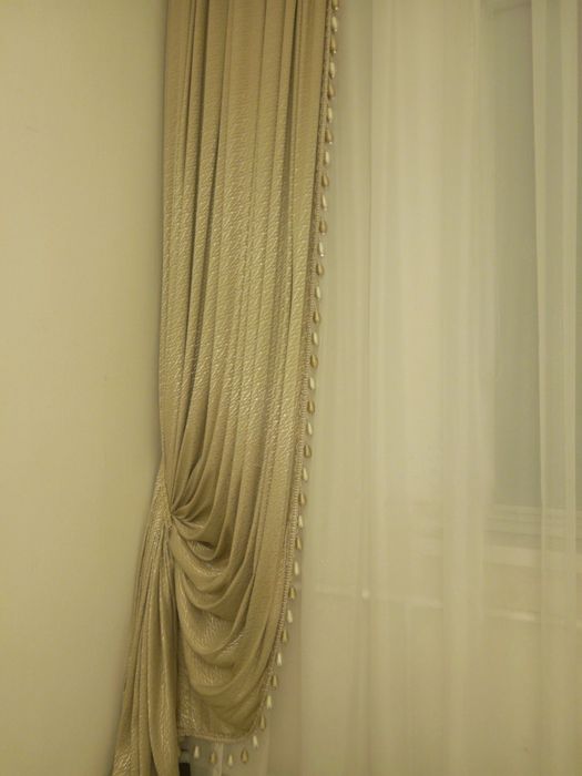 Продам красивые шторы для зала Цена за 2 шторы 75000 тг есть ред