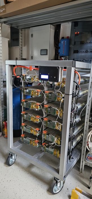 Raft acumulatori Tesla 63,6 kW pentru fotovoltaice