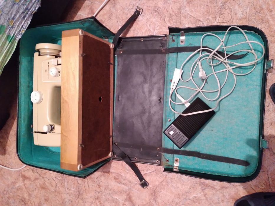 швейная машинка.