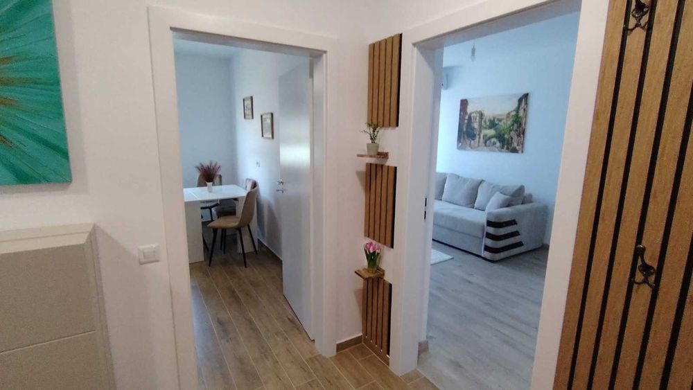 PROPRIETAR – Brasov, ÎNCHIRIEZ APARTAMENT, 2 camere decomandat, cu loc de parcare