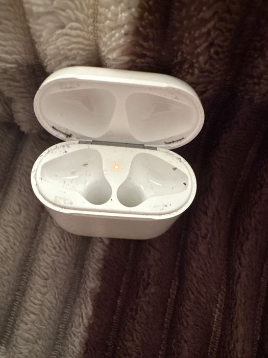 Продам кейс от airpods2